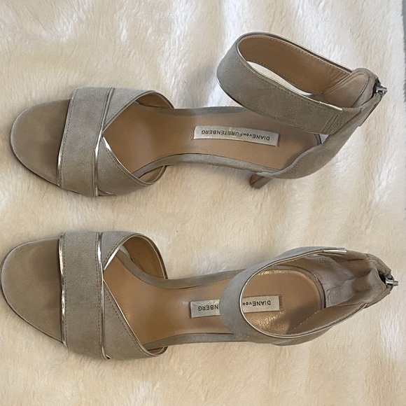 Diane Von Furstenberg Shoes - Diane Von Furstenberg Ragusa 3” Suede Heel size 6
